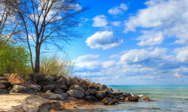 Coastline of ocean with rocks